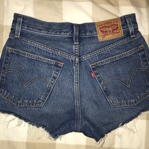 LEVI’S SHORTS